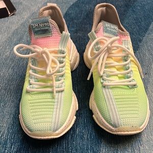 Steve Madden Maxima Rainbow Multicolored EUC